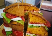 PanCaprese: Panettone salato al pomodoro e basilico